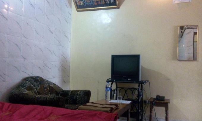 Jaipur District Hotel | HOTEL OM PALACE - Couple friendly & local id accepted
