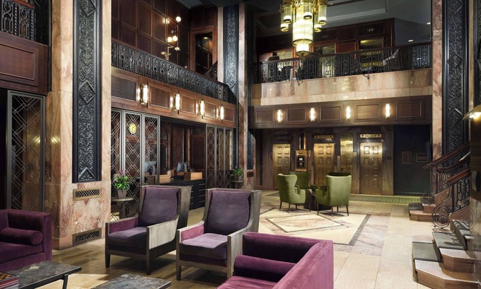 Downtown Kansas City Hotel | Hotel Phillips Kansas City Curio Collection by Hilton