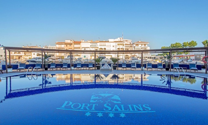 Empuriabrava Hotel | Hotel Port Salins by Pierre & Vacances