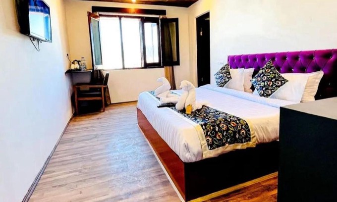 Srinagar Hotel | HOTEL POSHWAN GULMARG