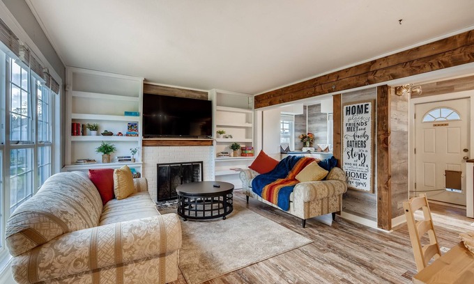 Lakewood House | Hotel Quality Stay in the Heart of Lakewood