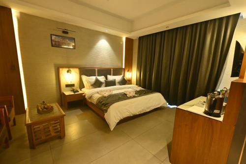 Lansdowne Hotel | Hotel Ravine Palace