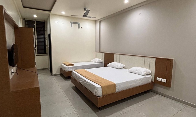 Hungund Cabin | HOTEL SHRI SHRINIVAS RESIDENCY