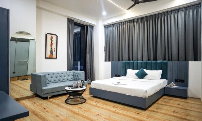 Surat Hotel | HOTEL THE PARKER INN By KBNT GROUP