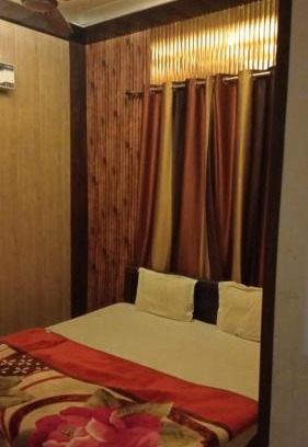 Misrikh Hotel | Hotel Vasavi Naimisharanya