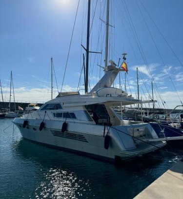 Sant Adria de Besos Boat Rental | Hotel Yacht Sherte