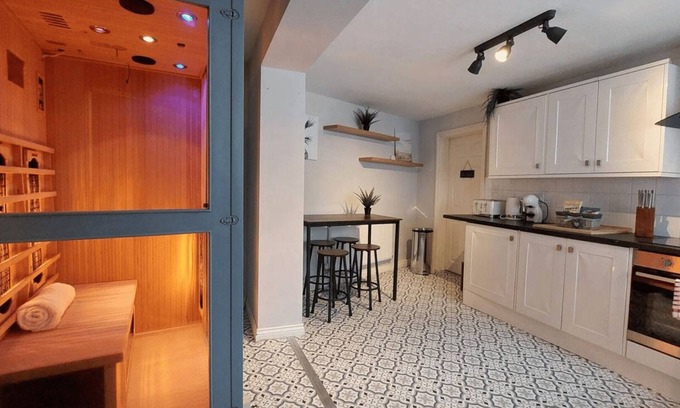 Sunderland House | *HotTub/Sauna/Massage/BBQ/Games/Beach! Sleeps 8*
