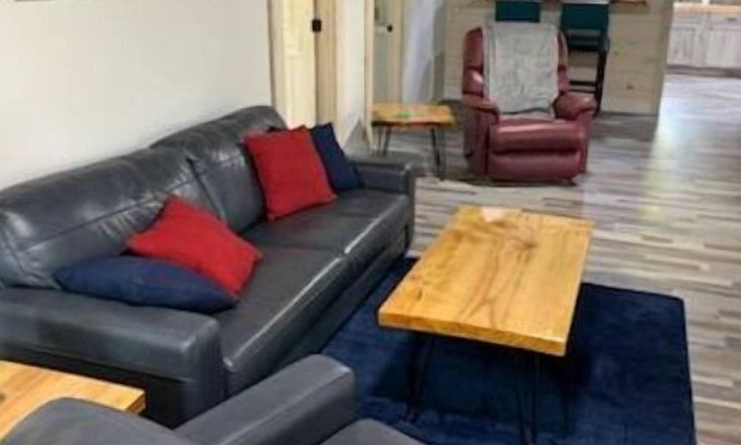 Mid America House | House 1 mile from Lake Ouachita and minutes from Hot Springs Arkansas.
