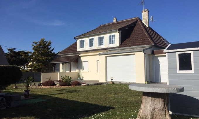 Denneville House | House 30m from the beach - 11 to 15 people - sea view from the first floor - dogs accepted