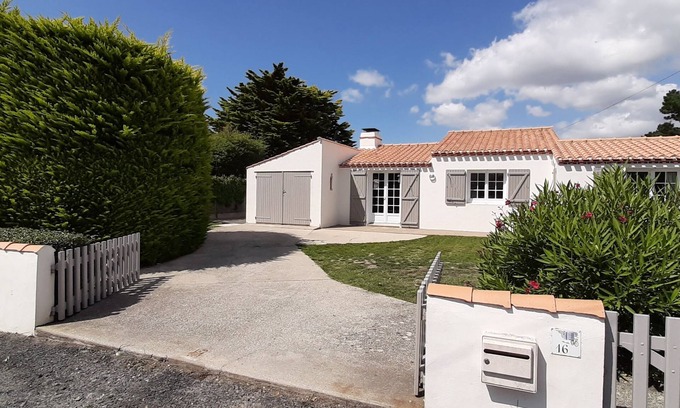 Saint-Hilaire-de-Riez House | House, 400m from the corniche, from the beach, 8p, with swimming pool