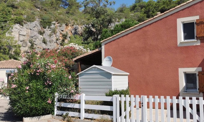 Narbonne-Plage House | House 5 minutes from the beach, shared swimming pool in the residence