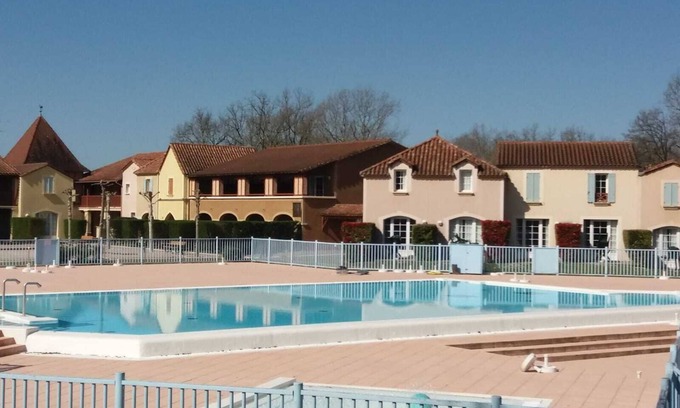 Monflanquin House | House 5 p in residence of tourism 3 stars with heated swimming pool.
