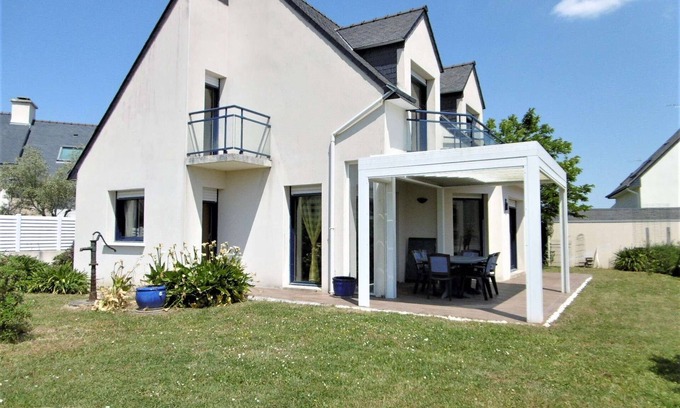 Saint-Jacques House | House 5 rooms 8 people with enclosed garden near the sea