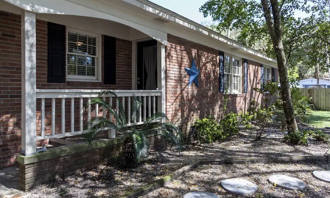 Isle of Palms House | House + Apartment! Private yard, BBQ, easy walk to beach!