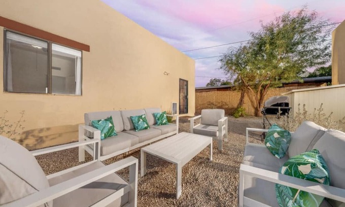 Tucson House | House & Casita/Large Group or Family/Sleeps 6+