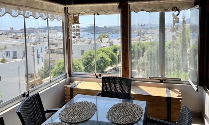 Bodrum City Center Apartment | House Close to Beach with a Sea View in Bodrum