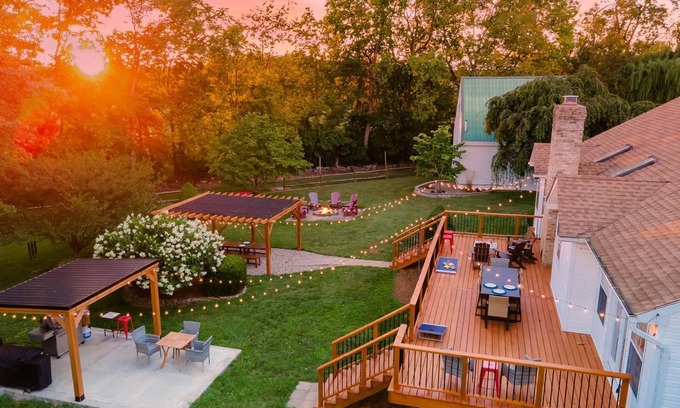 Summit Point House | House & Cottage in Summit Point - Wild & Wonderful