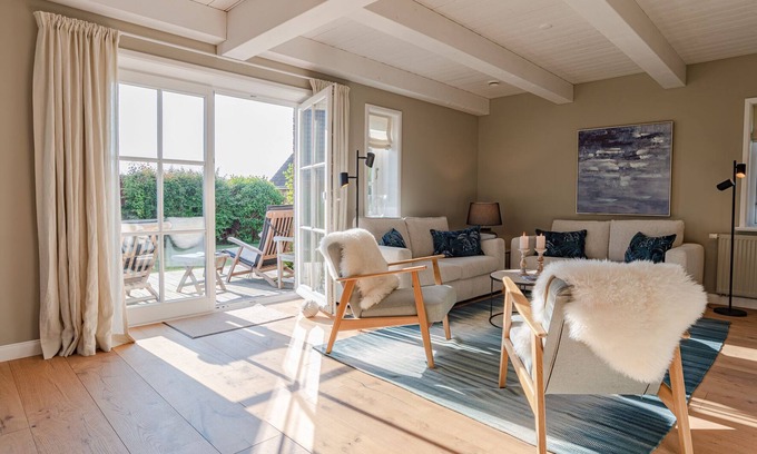 Midlum House | House