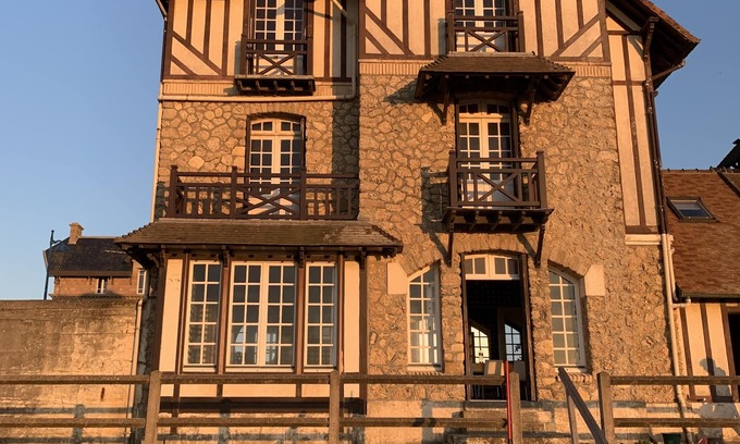 Villers-sur-Mer House | House directly on the beach, near Deauville, 5 bedrooms, sleeps 11.