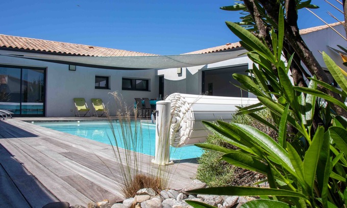 Les Mathes House | House in a Gated Residence