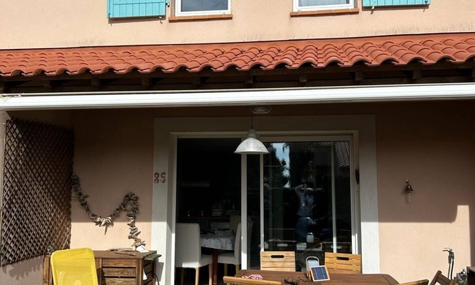 Martigues House | House in Carro fishing port, surf spot, 200m from the sea, swimming pool,tennis