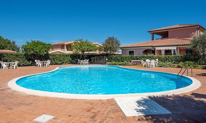 Murta Maria House | House in residence with swimming pool 2 km from the sea