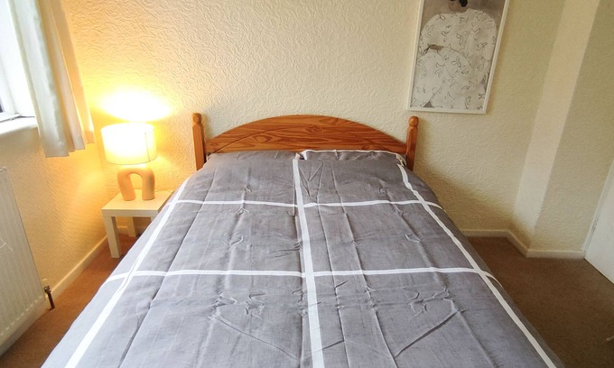 Great Barr House | House in top area with parking for 2 vehicles - 5 mins from M5/M6