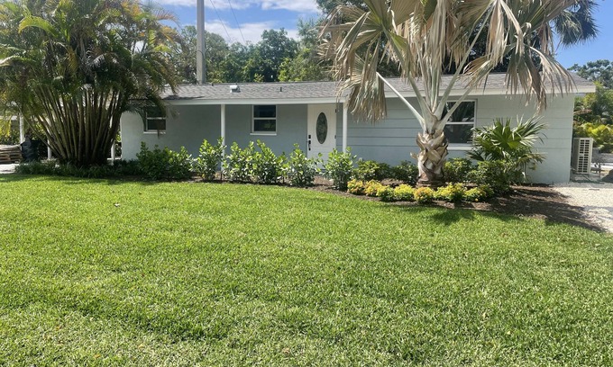 Riverview Estates House | House minutes from Siesta Key