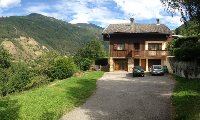 Villarlurin Ski Chalet | house near MERIBEL/COURCHEVEL and BRIDES LES BAINS gondola