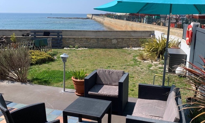 Treffiagat House | House on the beach, direct access to the sea, sea wall and port.