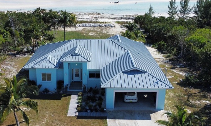 High Rock House | House on the Beach! Private 3-bedroom Beach house in Grand Bahamas.