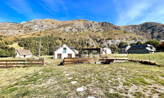 Campan House | House on the mountain, between ski slopes and hiking trails.
