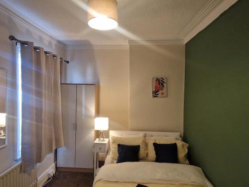Wallsend House | House - Sleeps 4 - Garden - Parking