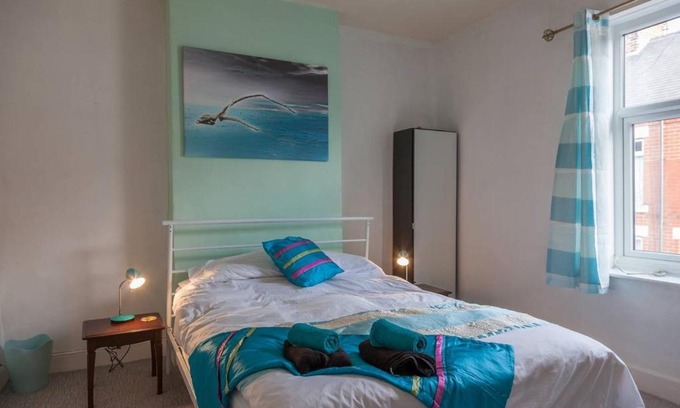 Guisborough House | House - Sleeps 4 - Pets Ok - Parking - Garden