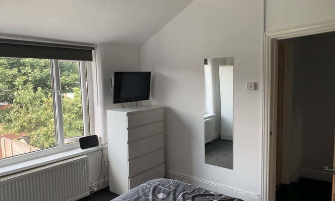 Lytham St. Anne's House | House - Sleeps 5 - Pet Friendly - Garden - Parking