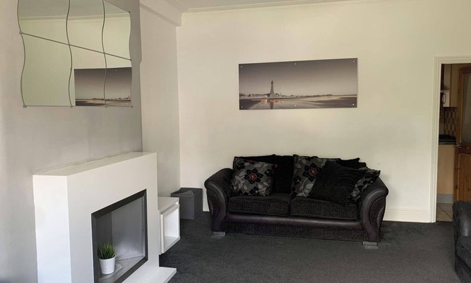 Lytham St. Anne's House | House - Sleeps 5 - Pet friendly - Garden - Parking