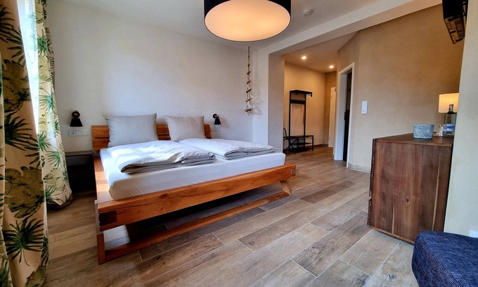 Muritz House | House-Superior-Ensuite with Bath-Garden view-9-Zimmer Denkmal-Haus