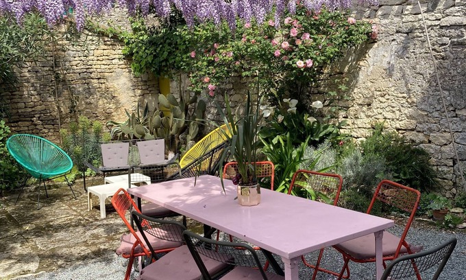 Arceau House | House with garden and pool, charming outdoor courtyards