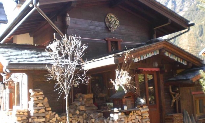 Chamonix-Mont-Blanc Ski Chalet | House with garden