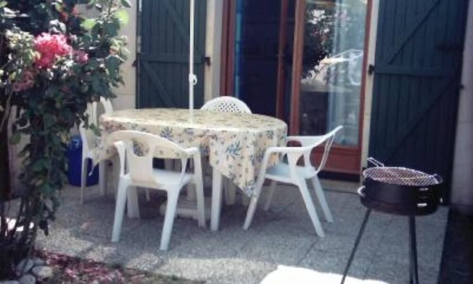 Saint-Palais-sur-Mer House | House with garden.