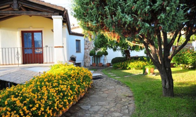 Arbatax Apartment | House with garden and porch 100 meters from the sea, free and equipped beach