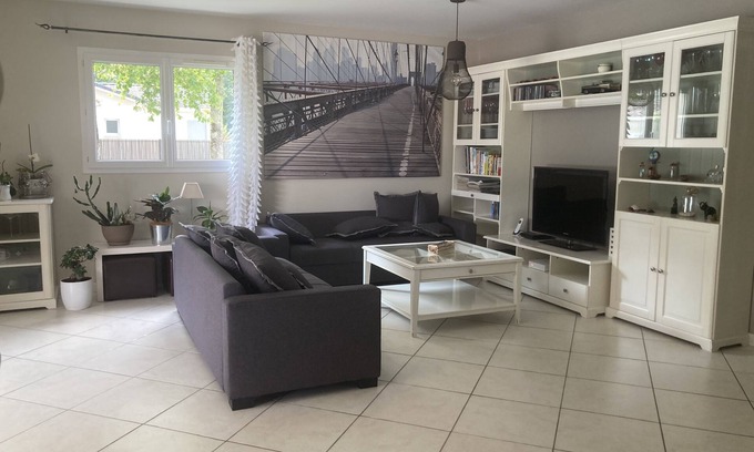 Prignac-en-Medoc House | House with heated pool