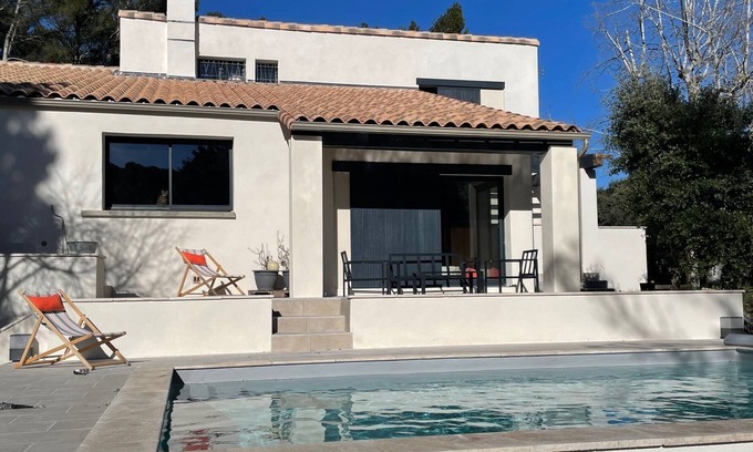 Sauveterre House | House with large wooded garden 15 minutes from Avignon