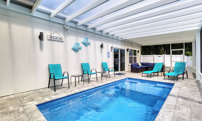Southside House | House with Screened Heated Pool year-round with 10 minutes to the Beaches!