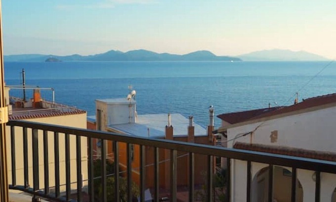 Piombino Apartment | House with sea view in Piombino