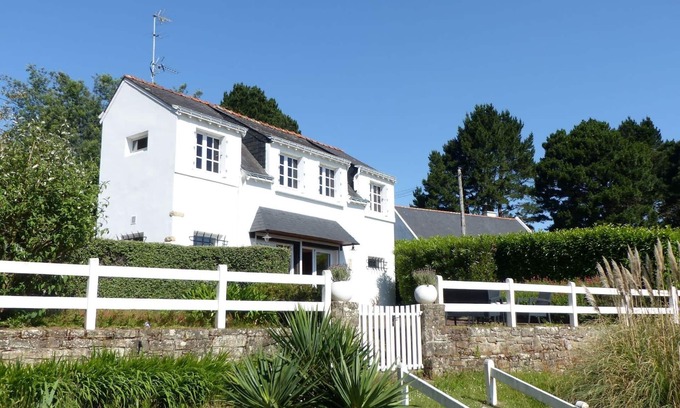 Baden Ski Chalet | House with sea view in Toulindac, Baden