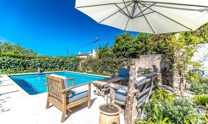 Cote d'Azur- French Riviera House | House with swimming pool entrance of Saint-Tropez