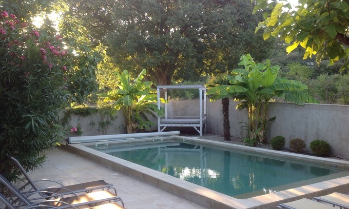 Lagnes House | House with swimming pool for 8 people 84800 Lagnes. Week or fortnight.