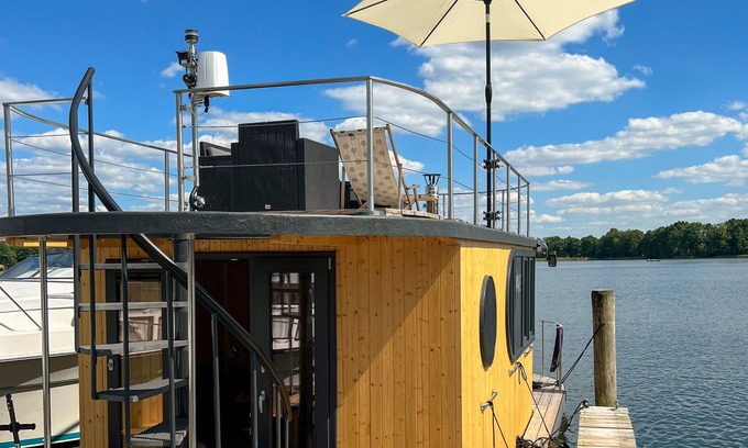Wustrow Boat Rental | Houseboat JAWE on the Kleinseenplatte - Houseboat JAWE
