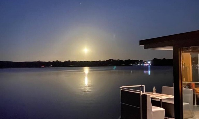 Middelaar Ski Chalet | Houseboat Marina Mookerplas 4-6 persons